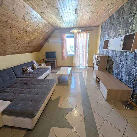 In - Balaton 19638 بيت للعطل