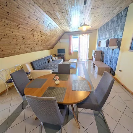 In - Balaton 19638 بيت للعطل *