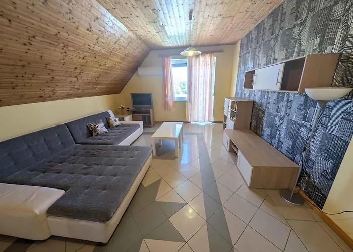 In - Balaton 19638 Casa de Férias